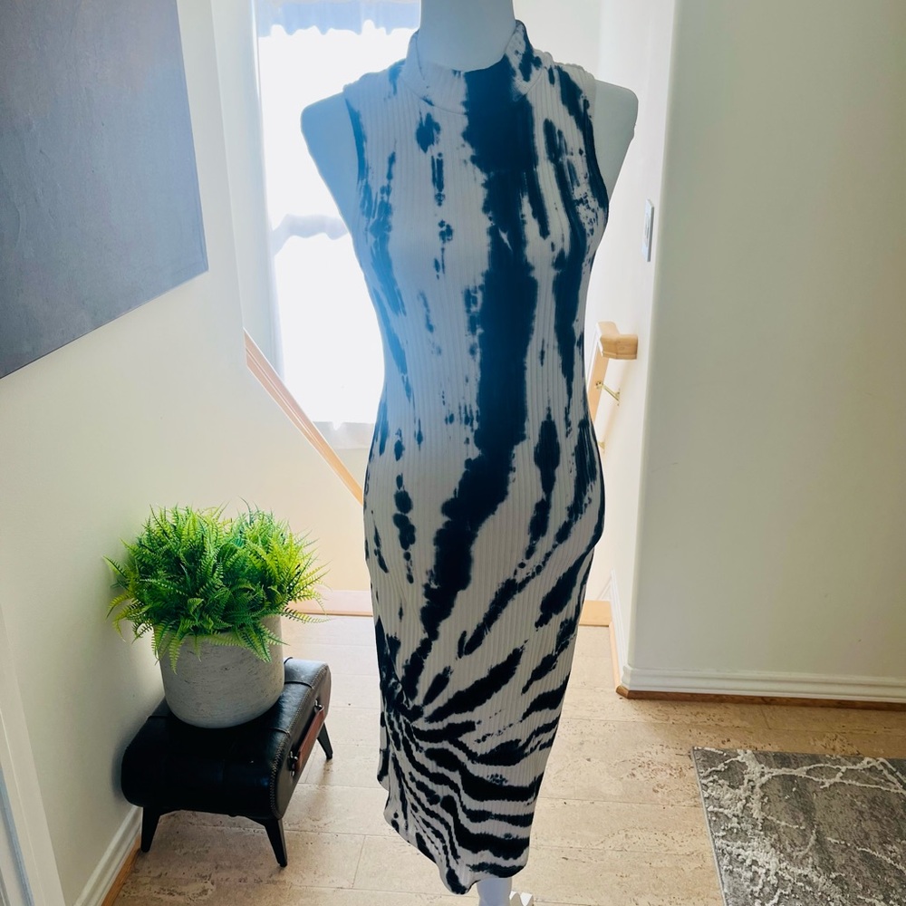 Lovers + Friends Monochrome Tie-Dye Top